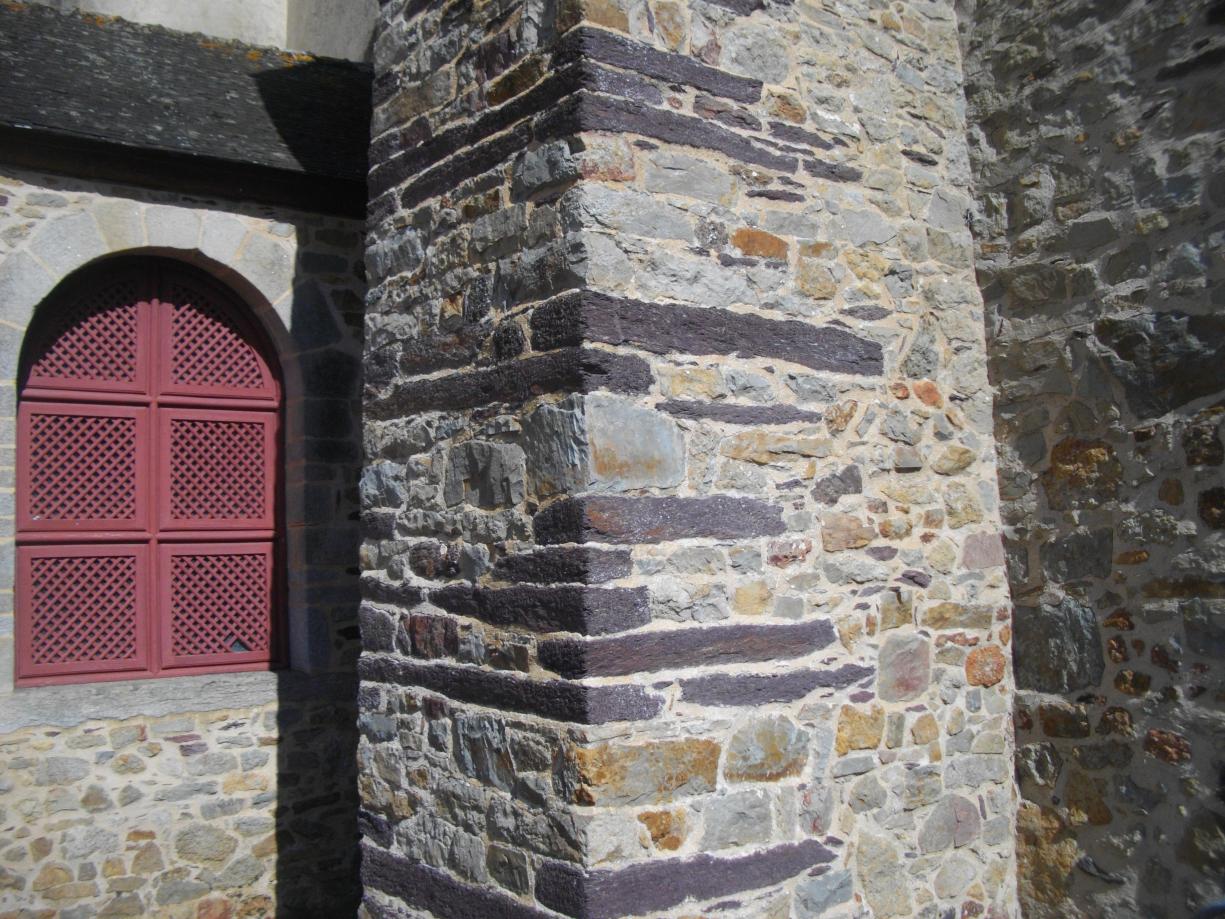 Détail de la façade Ouest de l’Abbaye Notre-Dame de Paimpont 