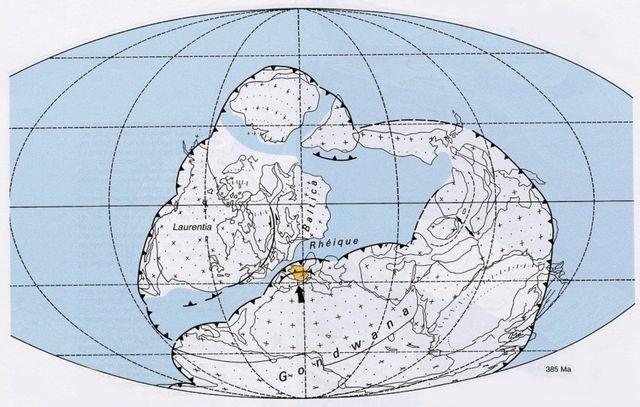 385