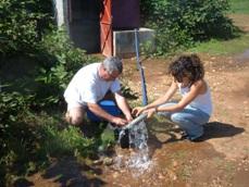 Prélèvement d'eau pour analyse chimique 