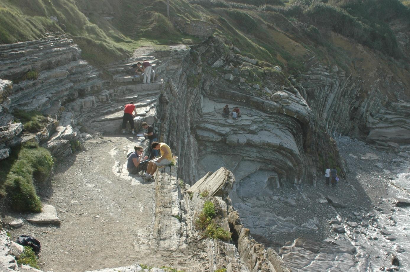 Figure 1 - Affleurement du flysch crétacé plissé à Saint-Jean-de-Luz