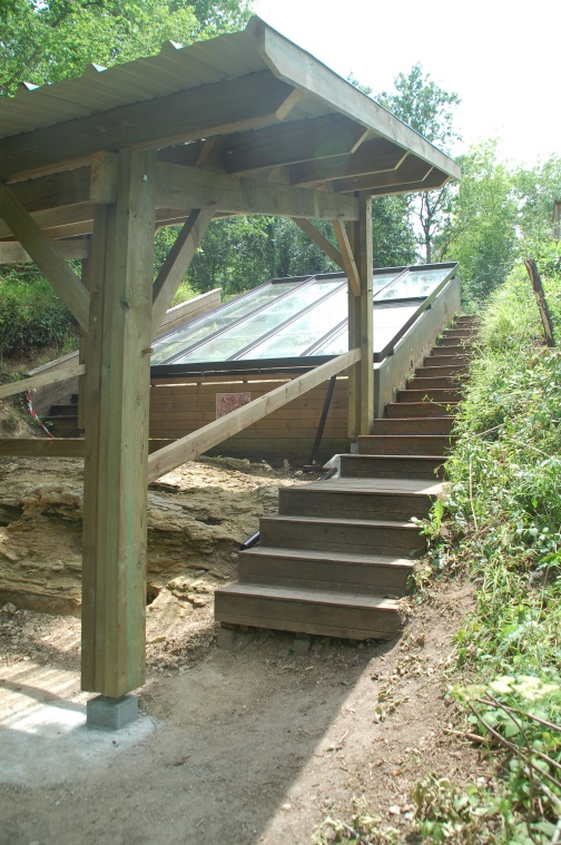 Figure 1 - Vitrine d'exposition sur le site de l'Ariey (©Réserve Naturelle géologique de Saucats - La Brède)